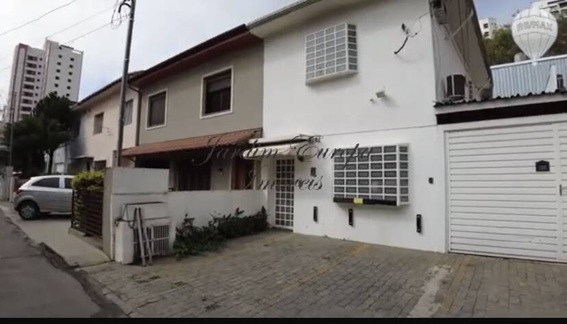 Casa à venda e aluguel com 3 quartos, 140m² - Foto 1