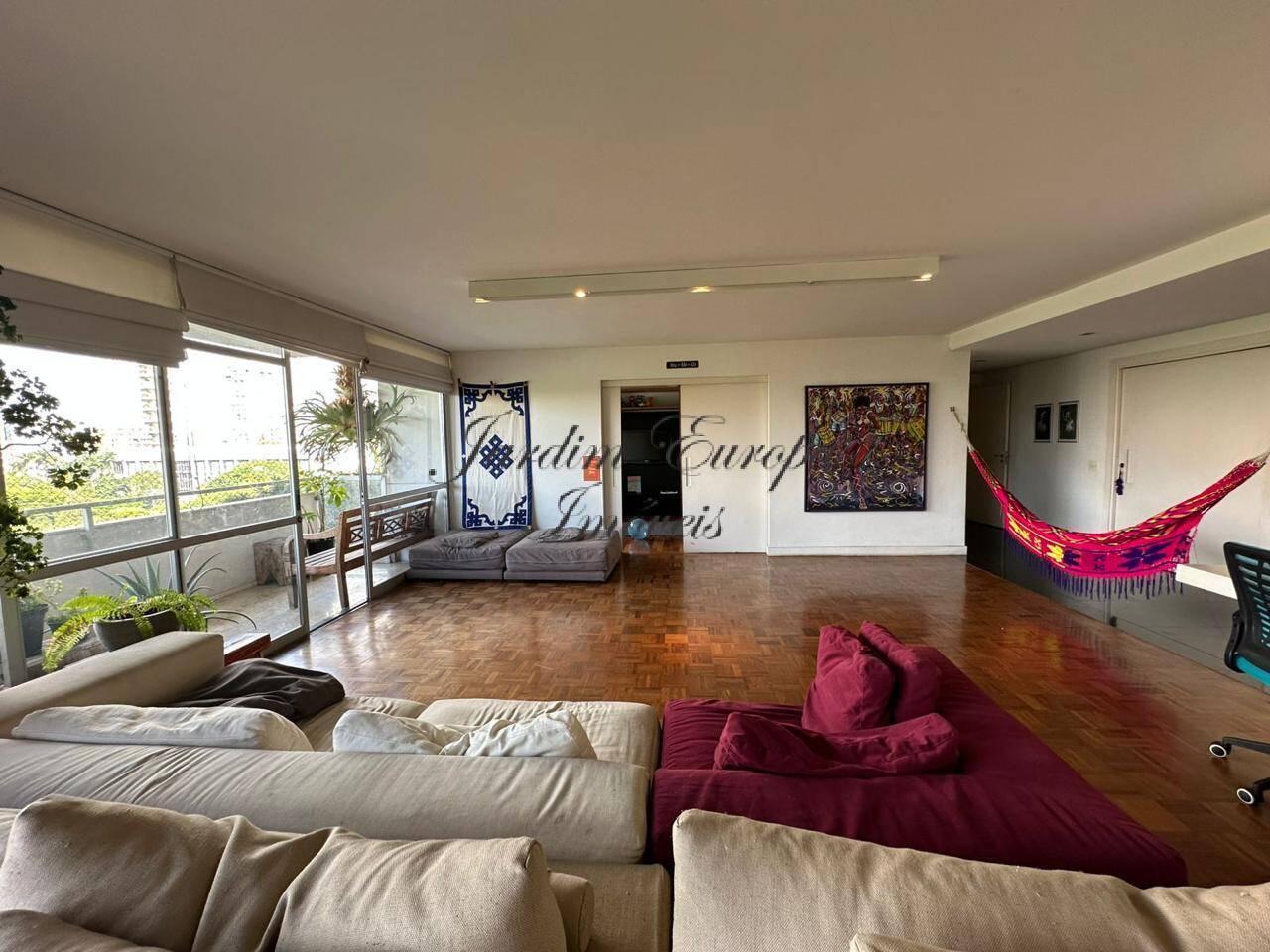 Apartamento para alugar com 3 quartos, 260m² - Foto 3