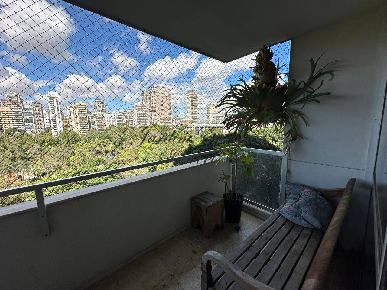 Apartamento para alugar com 3 quartos, 260m² - Foto 1
