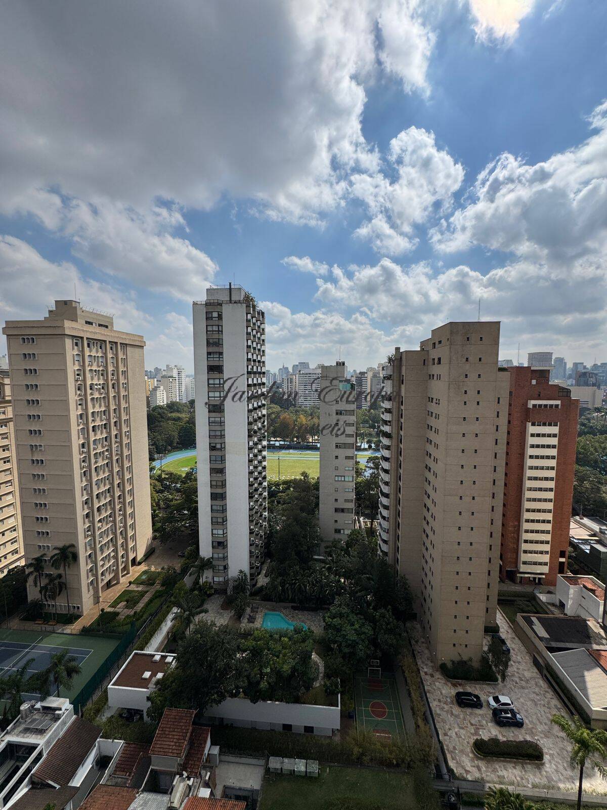Apartamento para alugar com 3 quartos, 144m² - Foto 17