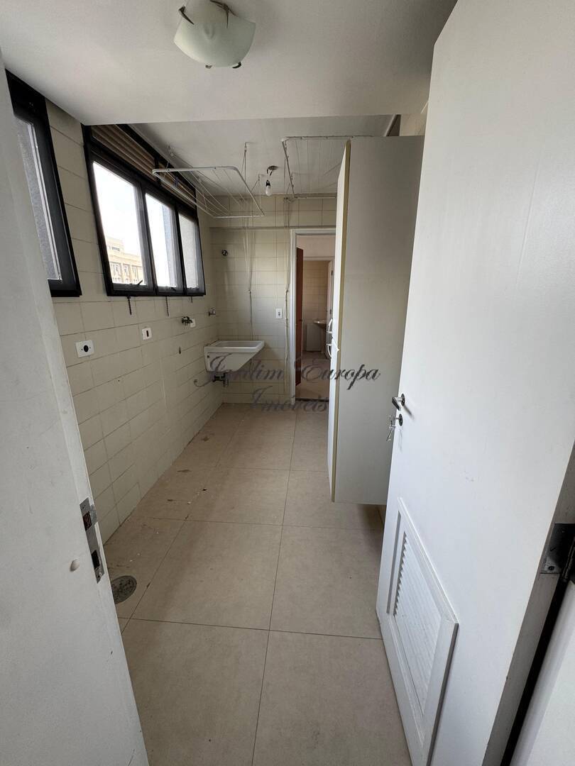 Apartamento para alugar com 3 quartos, 144m² - Foto 31