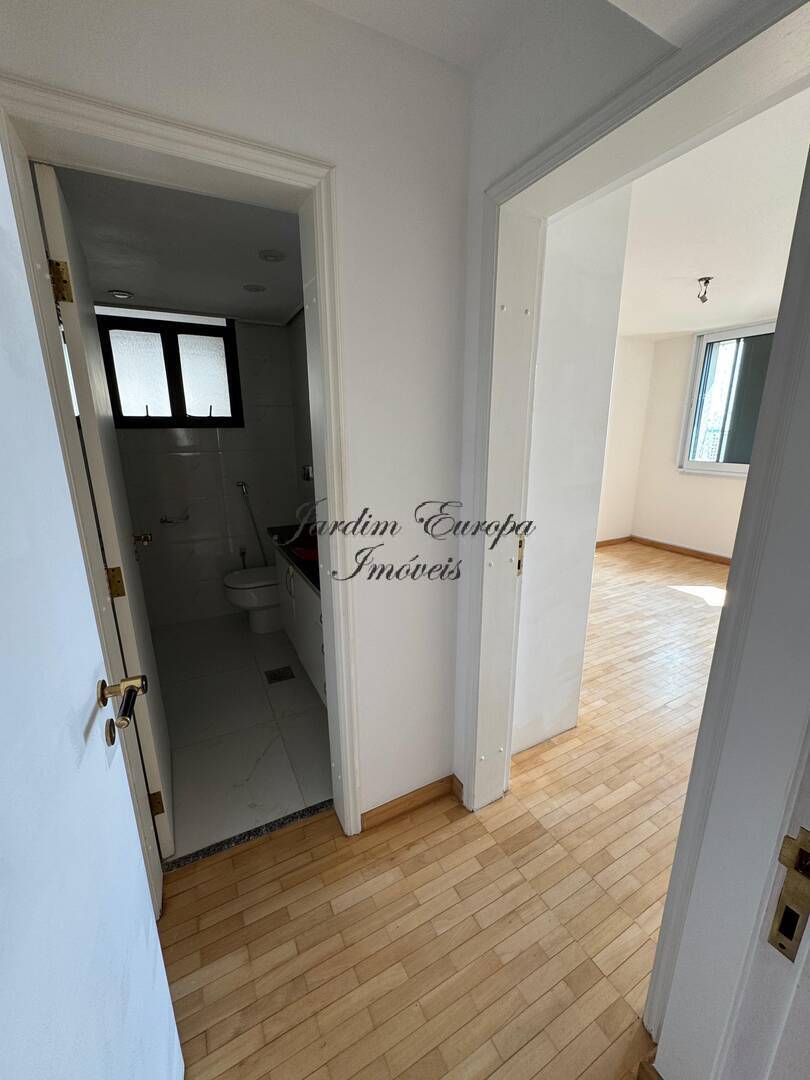 Apartamento para alugar com 3 quartos, 144m² - Foto 18