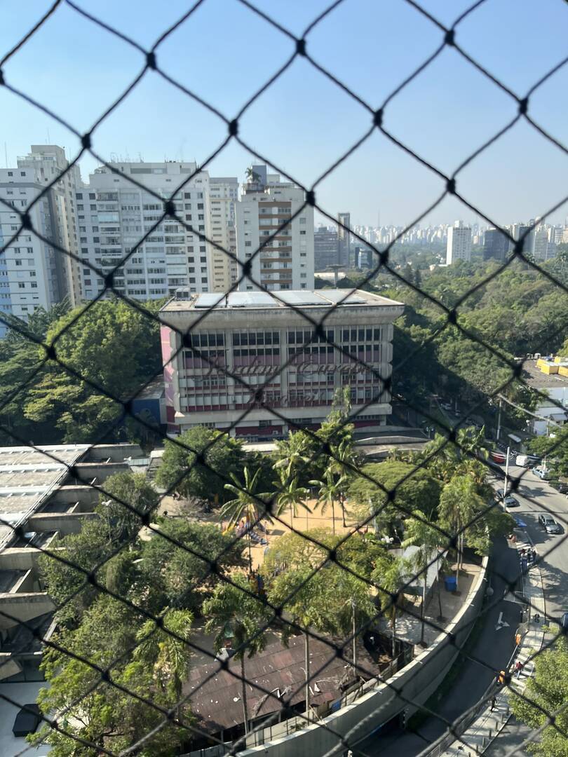 Apartamento à venda e aluguel com 3 quartos, 240m² - Foto 21